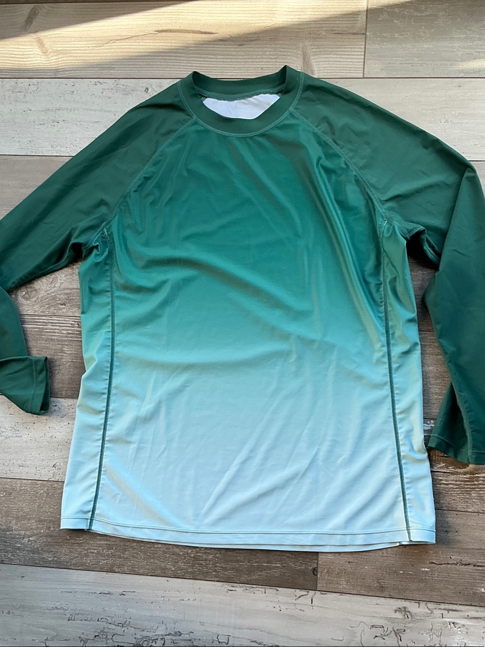 Womem’s Gradient Green Long-Sleeve Swim Shirt XL